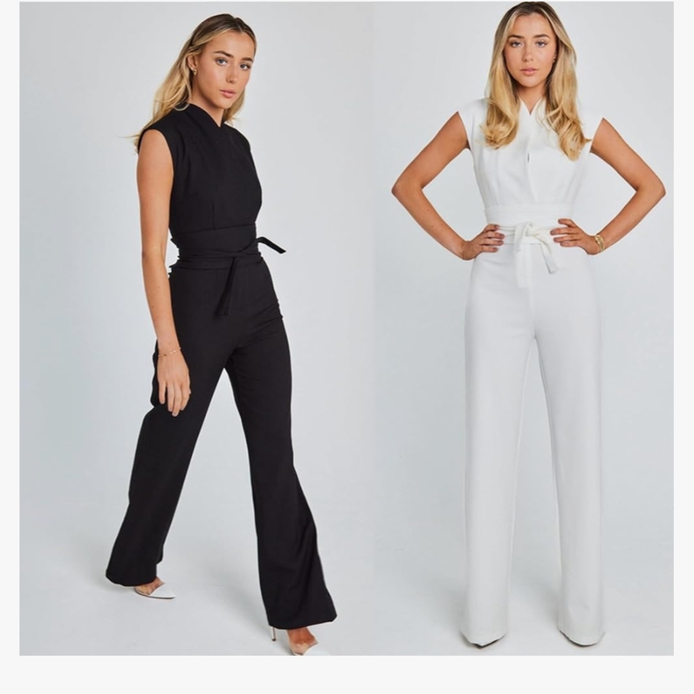 Elegant Black and White Jumpsuit with Wide-Leg Silhouette